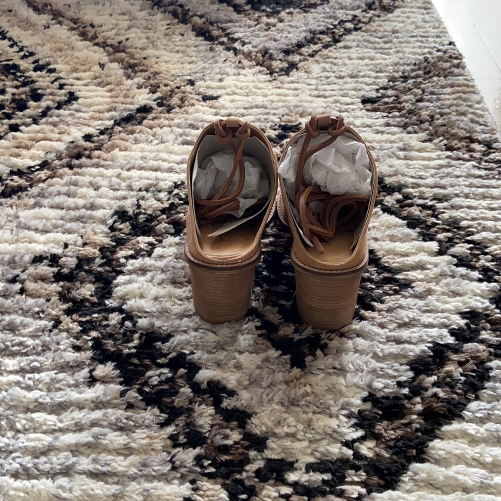 NWOT Chinese Laundry Women's Cali Leather Wedge - Picture 8 of 10